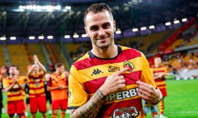 Jesús-Imaz-celebra-uno-de-sus-triunfos-con-el-Jagiellonia