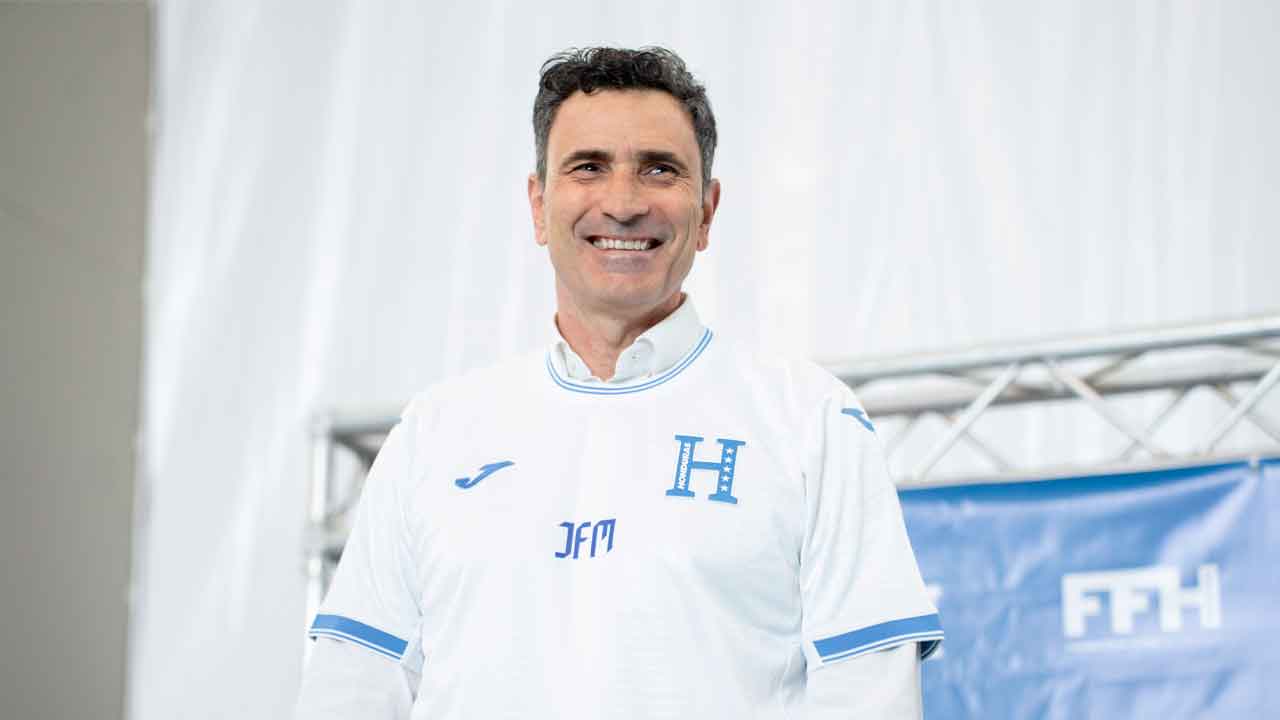 José-Francisco-Molina,-durante-su-presentación-como-seleccionador-de-Honduras