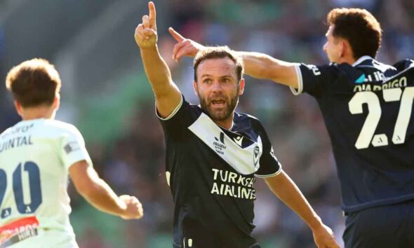 Juan Mata durante un partido con Melbourne Victory