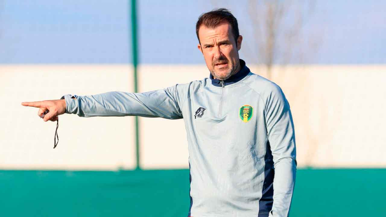 Aritz-López-Garai-durante-un-entrenamiento-de-Mauritania