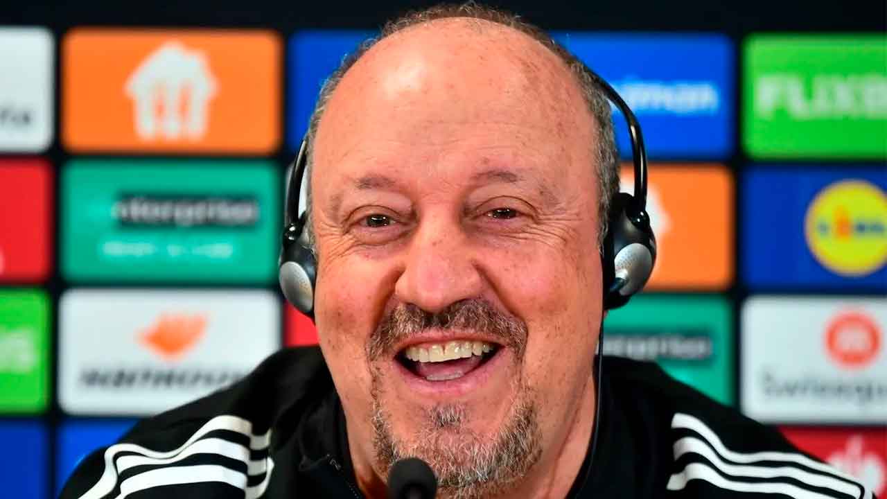 Benítez,-en-la-rueda-de-prensa-previa-al-Panathinaikos-Betis