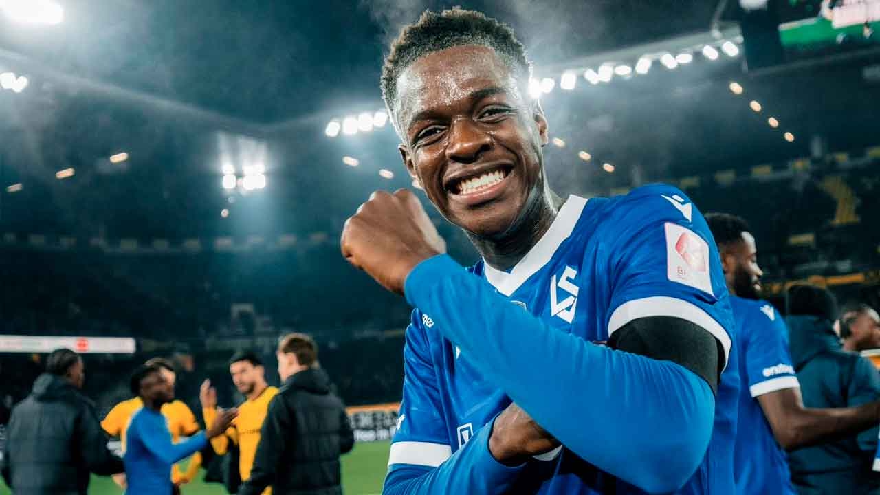 El-español-Omar-Janneh-celebra-uno-de-sus-goles-en-Suiza
