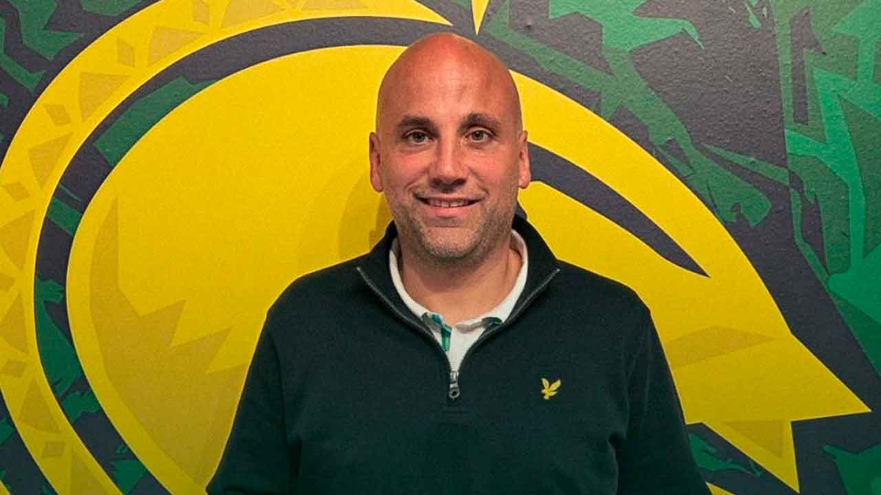 Javi-Rozada-da-el-salto-al-AEK-Larnaca-y-afronta-su-primer-reto-europeo-desde-el-banquillo