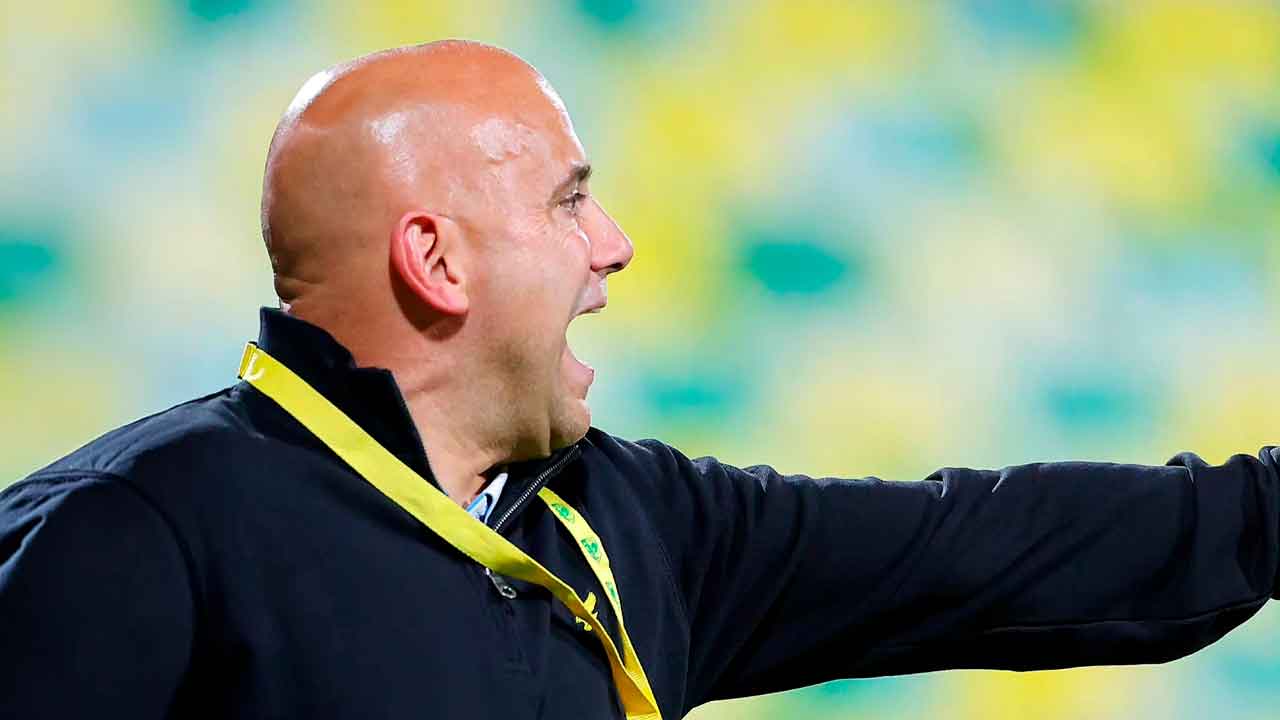 Javi-Rozada-durante-un-partido-del-AEK-Larnaca