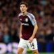 Pau-Torres,-durante-un-partido-del-Aston-Villa