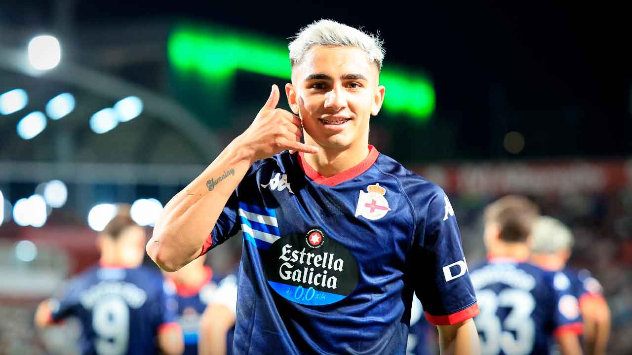 Yeremay-Hernández-celebra-uno-de-sus-goles-con-el-Deportivo-de-La-Coruña