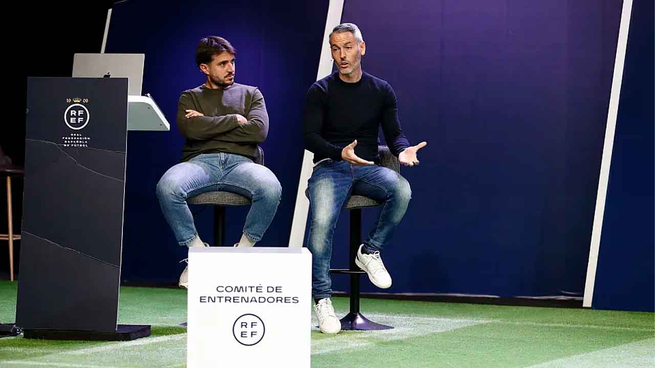 Carlos-Vicens,-durante-el-‘I-CSU-en-Dirección-Metodológica-Aplicada-al-Fútbol’-que-organiza-La-Academia-RFEF-en-colaboración-con-la-Universidad-Camilo-José-Cela