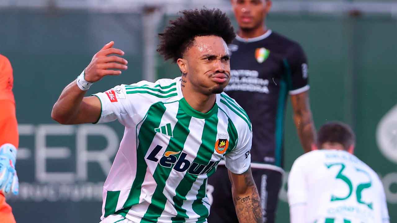 Jalen-Blesa-celebra-uno-de-sus-goles-con-el-Rio-Ave
