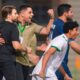 Josu-González-(izquierda)-celebra-el-pase-a-la-final-de-Copa-de-Omán