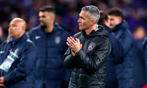 Luis-García-durante-su-etapa-con-el-Johor