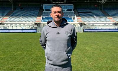 Miguel-Álvarez-durante-su-presentación-con-el-Dynamo-Ceske