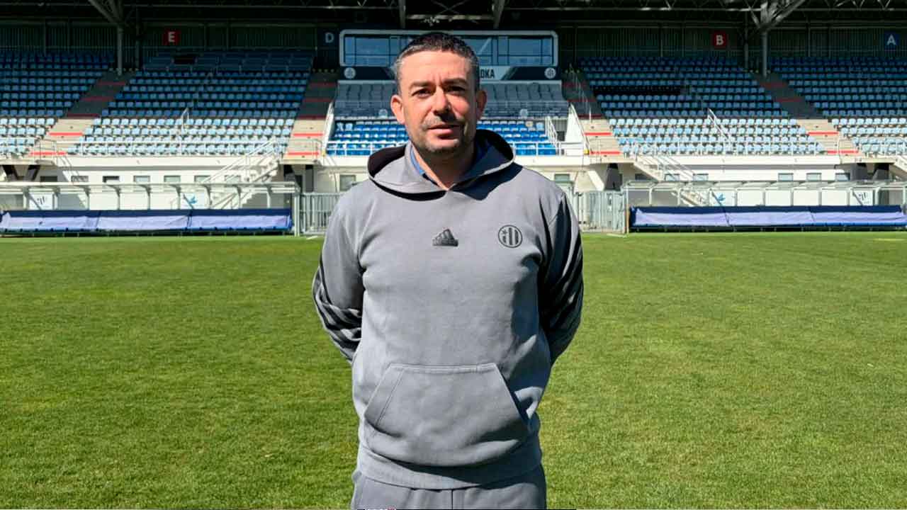 Miguel-Álvarez-durante-su-presentación-con-el-Dynamo-Ceske