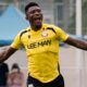 Un-gol-de-Noah-Baffoe-le-da-al-Lee-Man-la-primera-Copa-de-la-Liga-de-su-historia