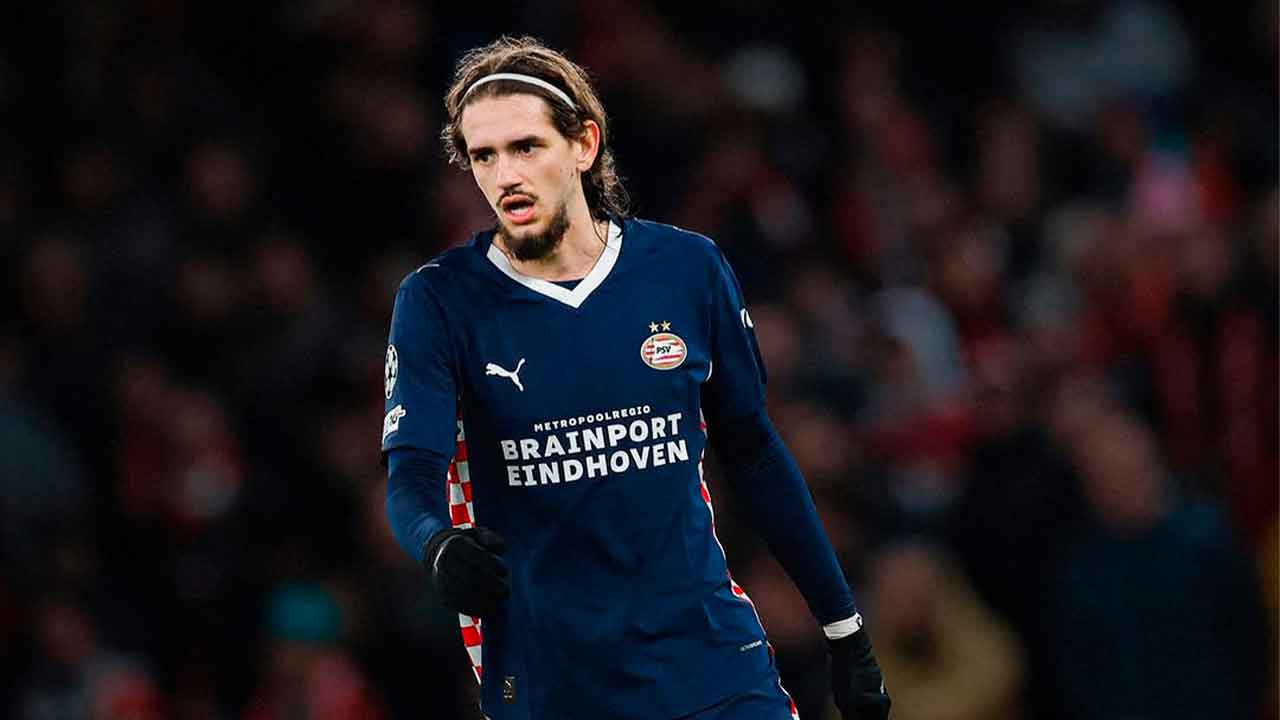 Yarek-Gasiorowski-toca-el-cielo-en-Países-Bajos-campeón-con-el-PSV-en-su-primera-temporada-lejos-de-España