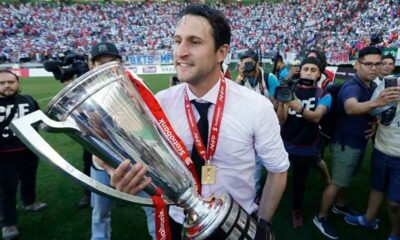 Beñat-San-José-celebra-la-Liga-que-conquistó-en-Chile-con-Universidad-Católica