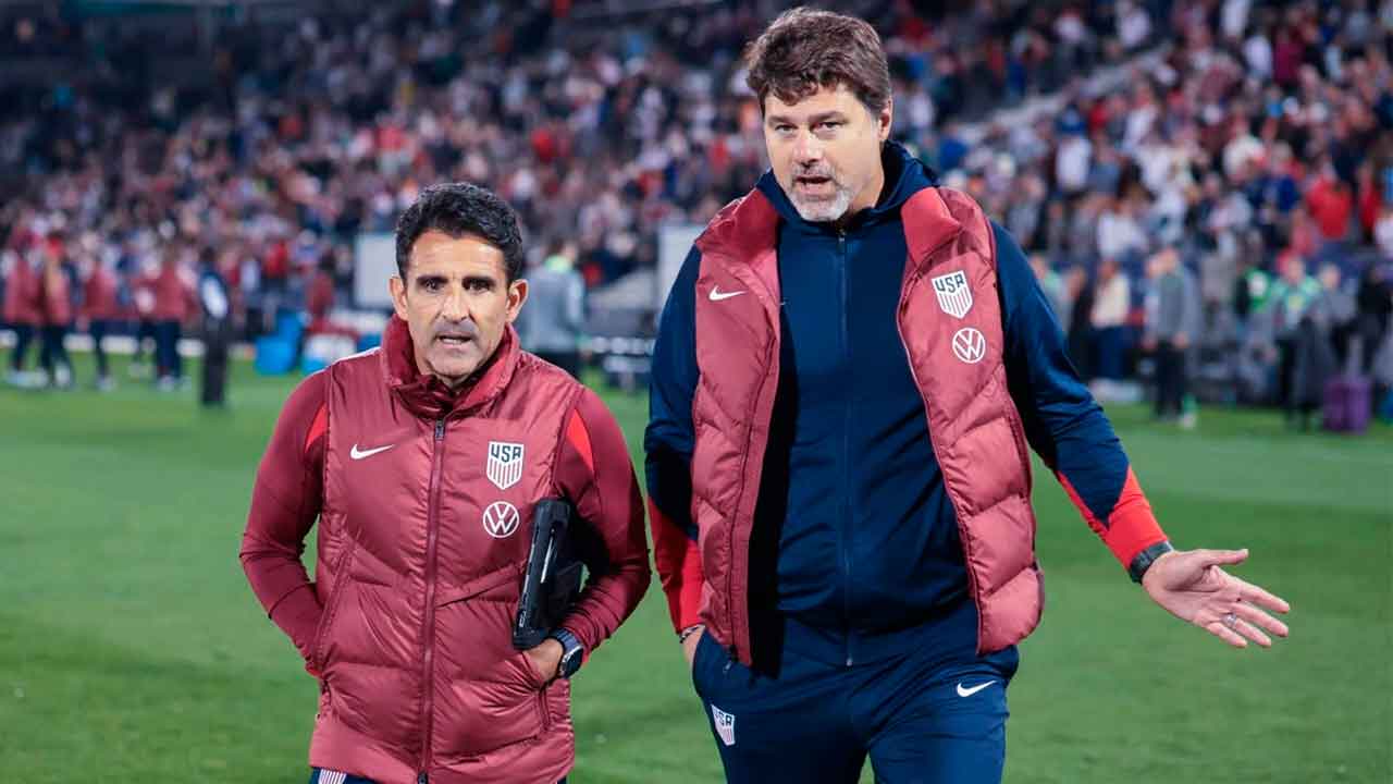 Jesús-Pérez,-junto-a-Mauricio-Pochettino