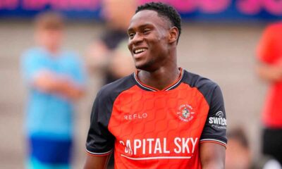 Lamine-Fanne-durante-su-etapa-en-el-Luton-Town