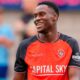 Lamine-Fanne-durante-su-etapa-en-el-Luton-Town