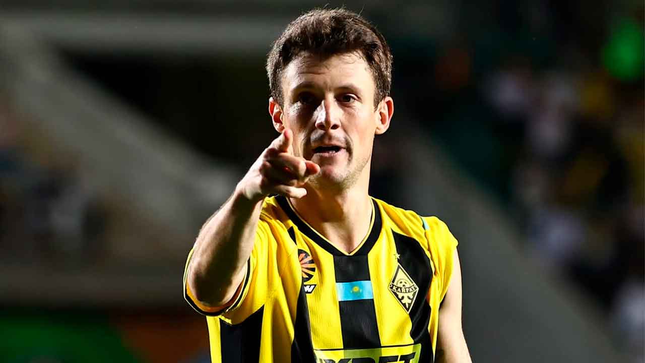 El-español-Marc-Gual-durante-un-partido-de-previa-de-Champions-con-el-Kairat-Almaty