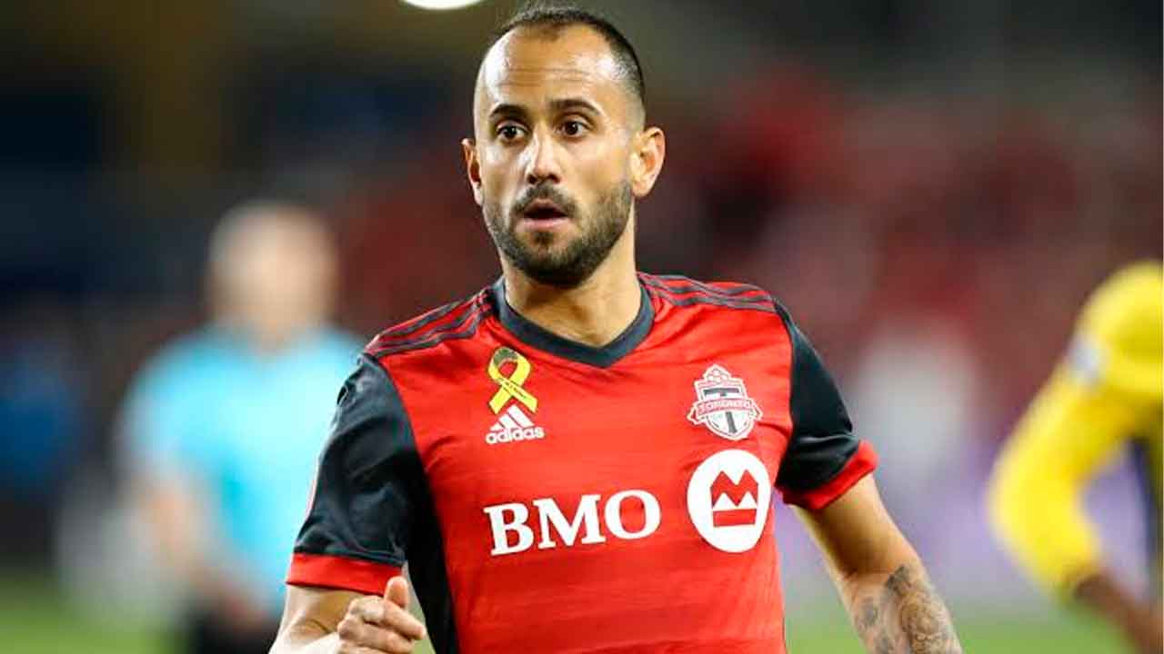 Víctor-Vázquez-durante-su-etapa-en-Toronto