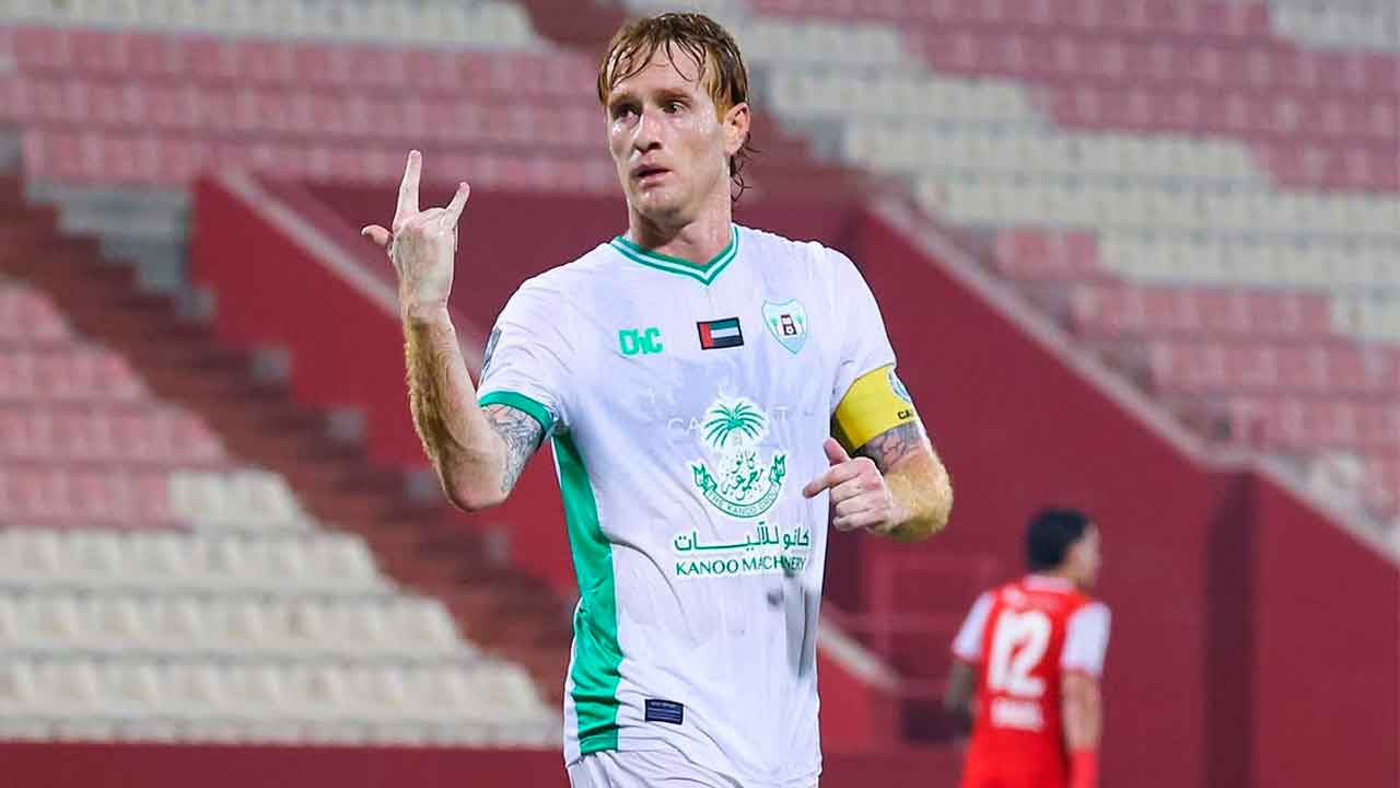 Álex-Fernández-celebra-uno-de-sus-goles-en-Emiratos-Árabes