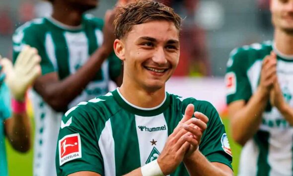 Chuki-celebra-una-de-sus-victorias-con-el-Werder-Bremen