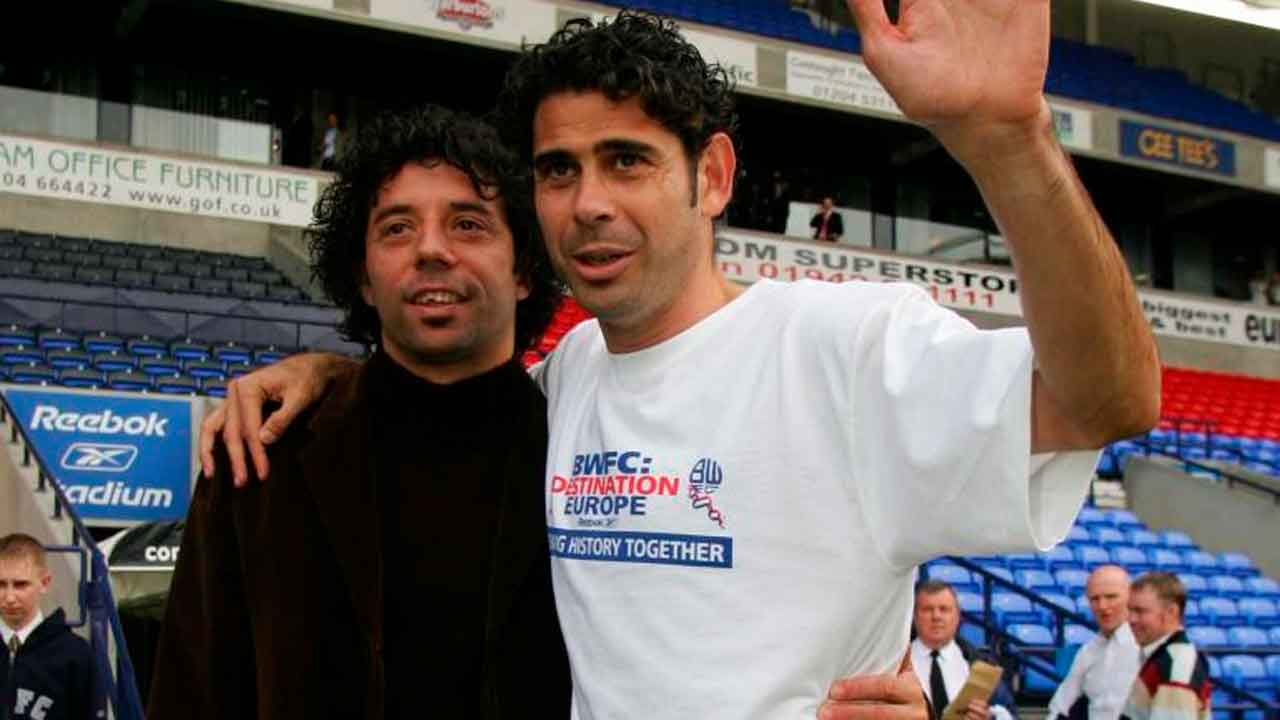 Iván-Campo-y-Fernando-Hierro,-dos-de-los-futbolistas-españoles-que-han-jugado-en-el-Bolton