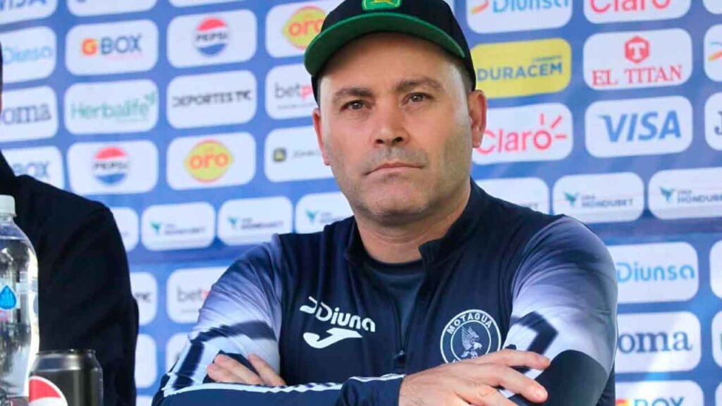 Javier-López,-entrenador-español-de-Motagua