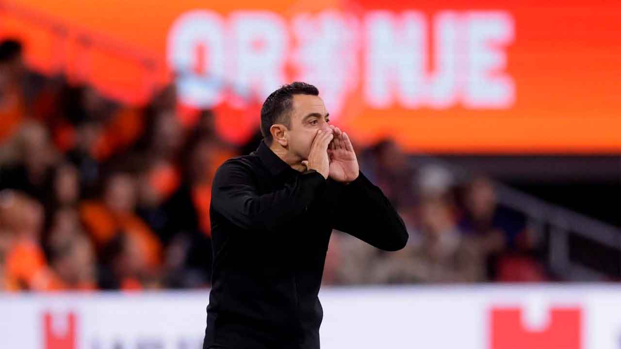 Xavi-Hernández,-durante-su-primer-partido-con-la-selección-de-Holanda