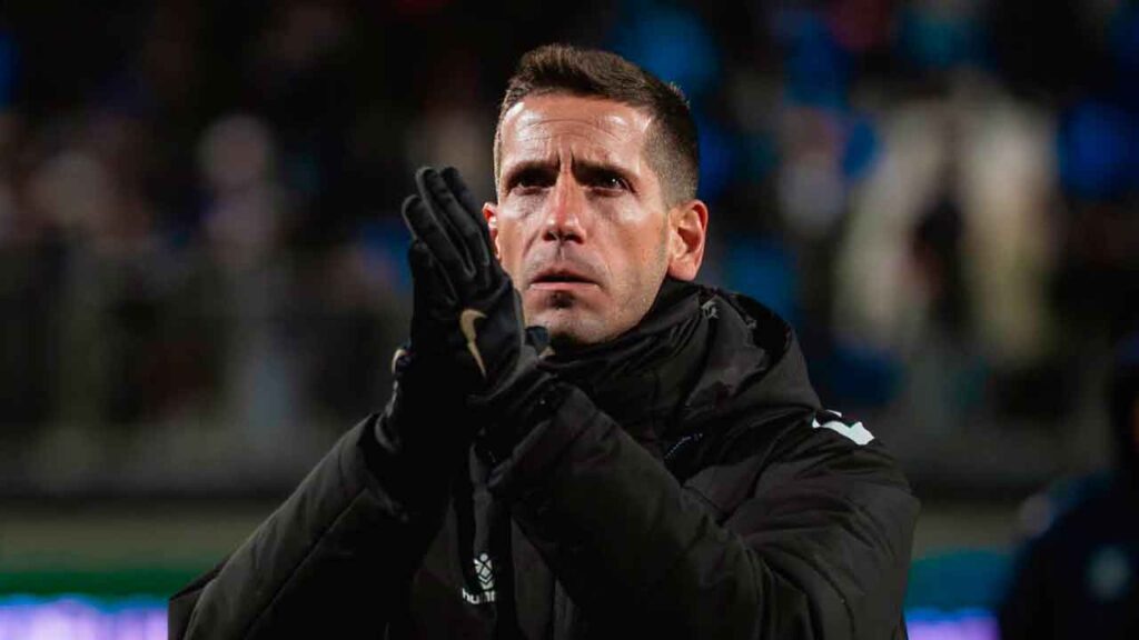 Albert-Sánchez-durante-un-partido-del-Dunkerque
