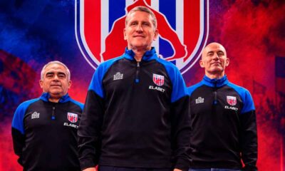 Juan-Carlos-Garrido-firma-por-el-Volos-griego